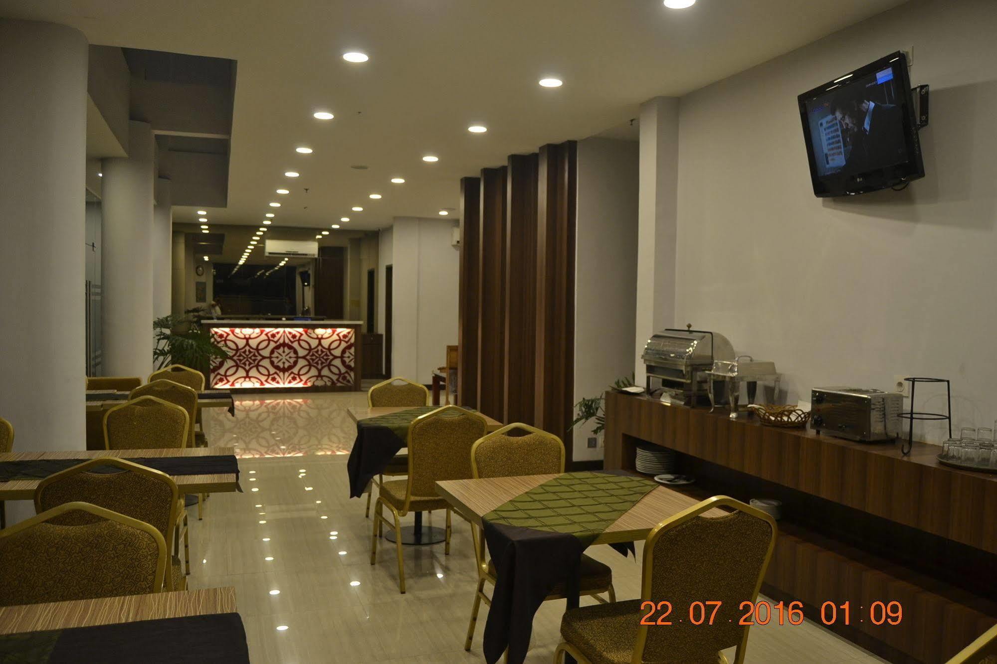 J Hotel Medan Exterior foto