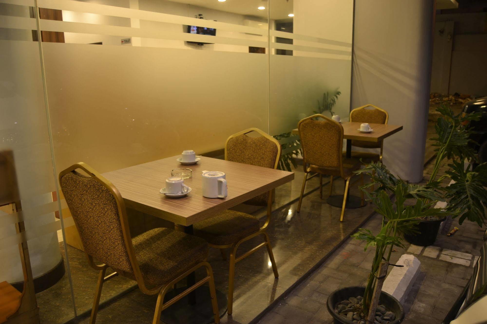 J Hotel Medan Exterior foto